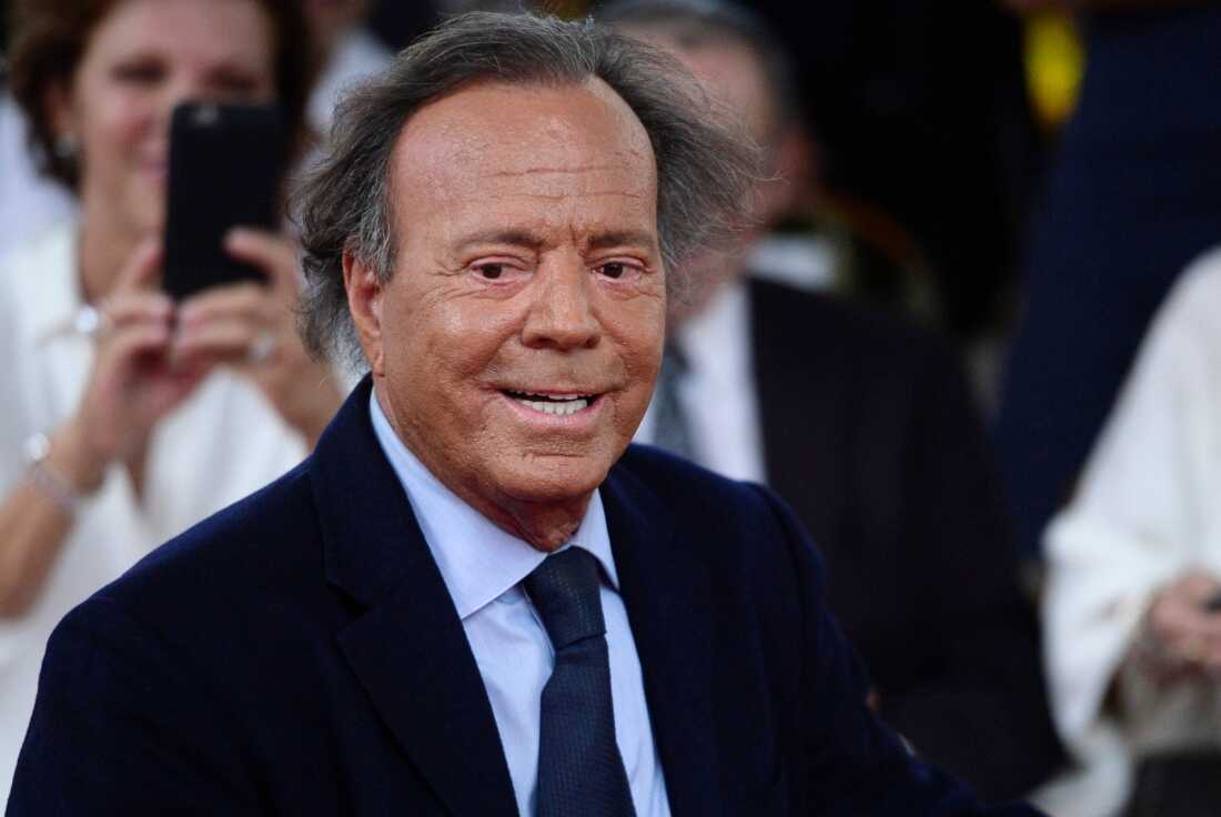 Spanish singer Julio Iglesias smiles during his star unveiling ceremony at the Walk of Fame in San Juan, Puerto Rico, Thursday, Sept. 29, 2016.