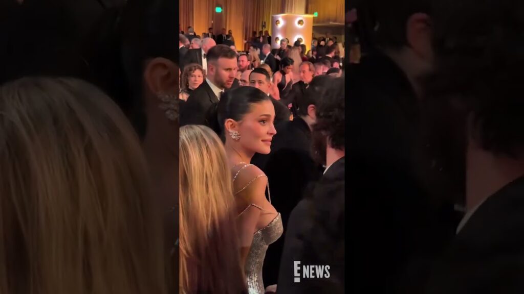 Timothée Chalamet and Kylie Jenner leave the #GoldenGlobes ceremony hand in hand. 😍 #AwardsSeason