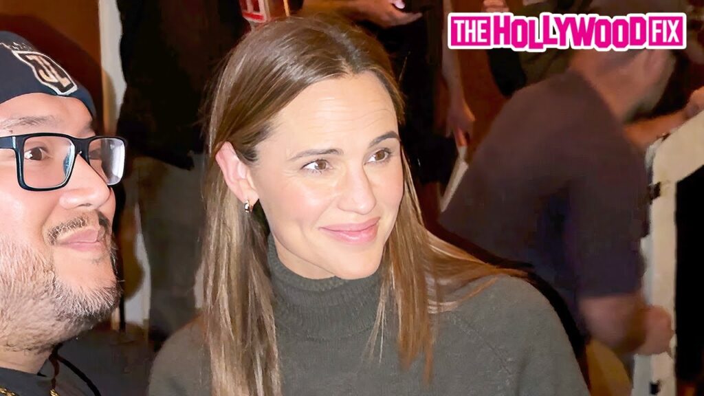 Jennifer Garner Signs Autographs & Takes Pics While Leaving Dinner At The Brentwood Country Mart