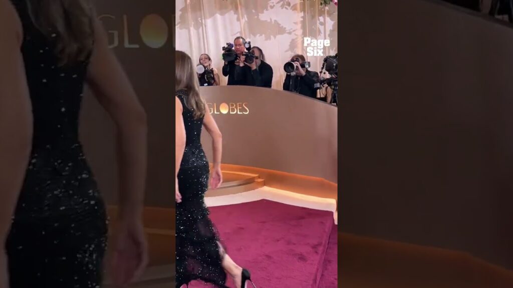 Jennifer Garner looks as dreamy as ever on the 2026 Golden Globes red carpet 😍 #shorts