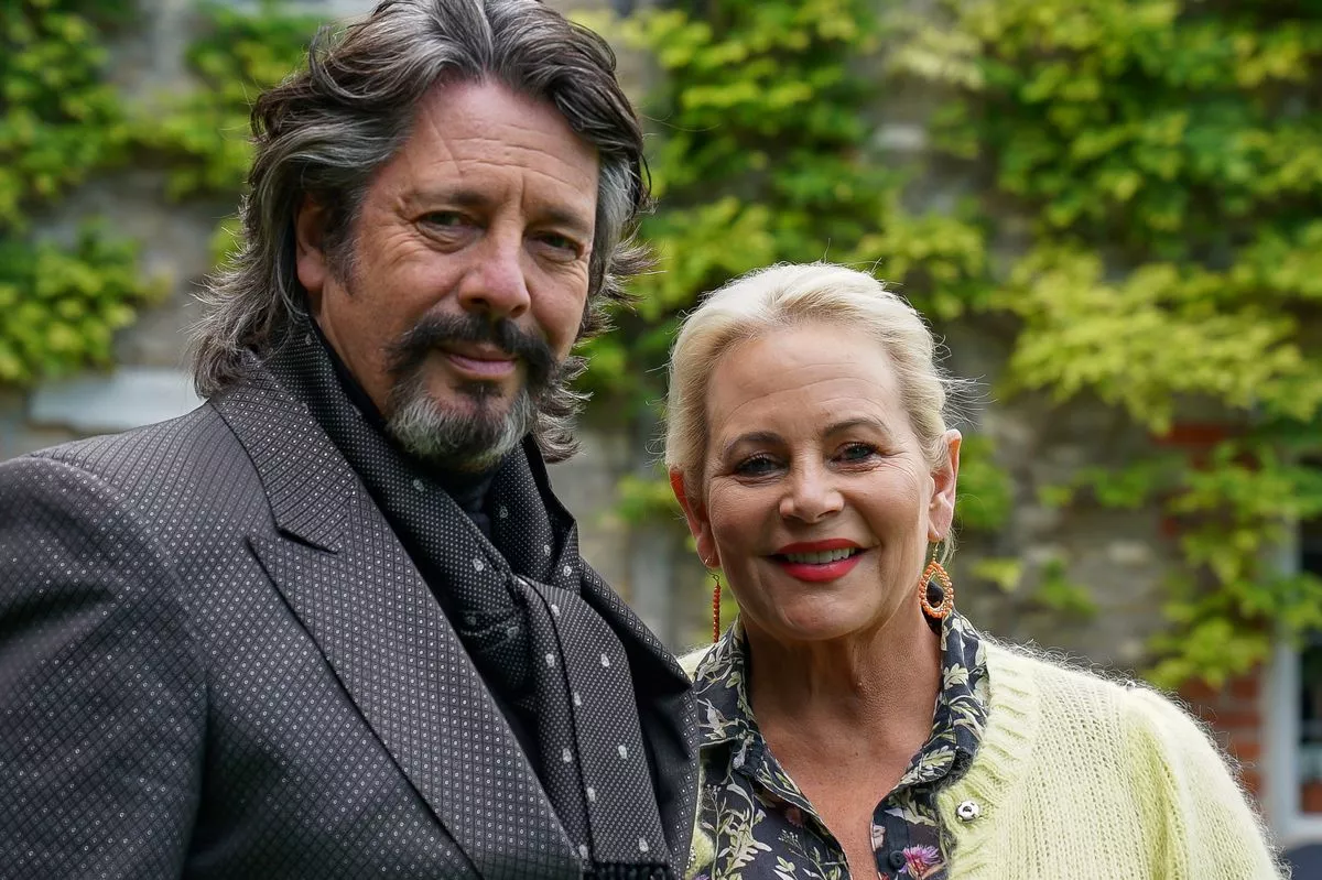 Laurence and Jackie live with their kids and their grandkids