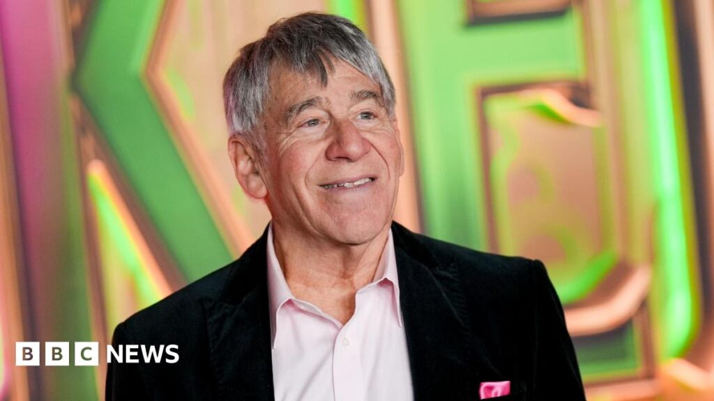 Wicked composer latest to cancel Kennedy Center gig after Trump name change Stephen Schwartz at the "Wicked: For Good" New York Premiere held at Lincoln Center for the Performing Arts. He wears an open-neck pink shirt and black blazer.