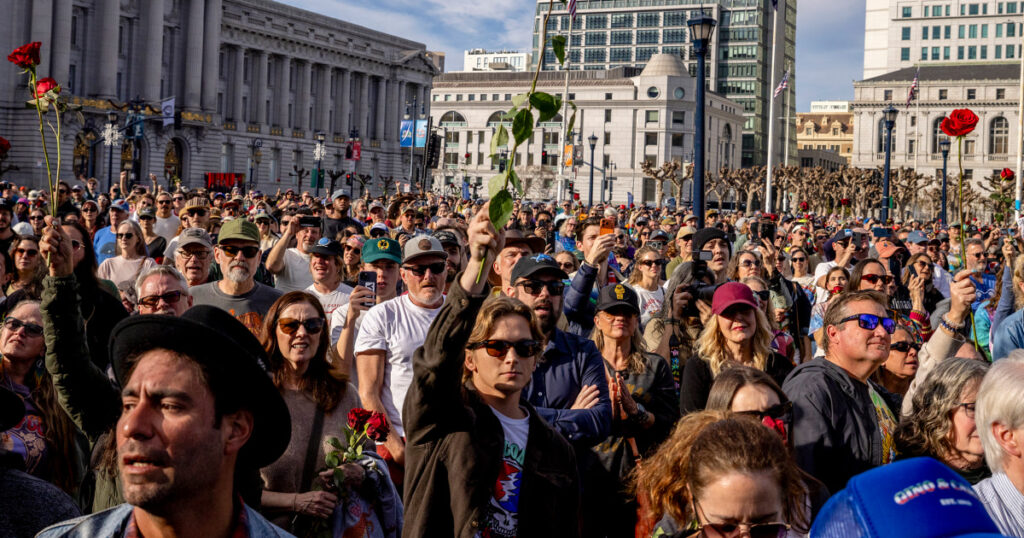 Thousands of fans celebrate life of legendary Grateful Dead guitarist Bob Weir in San Francisco