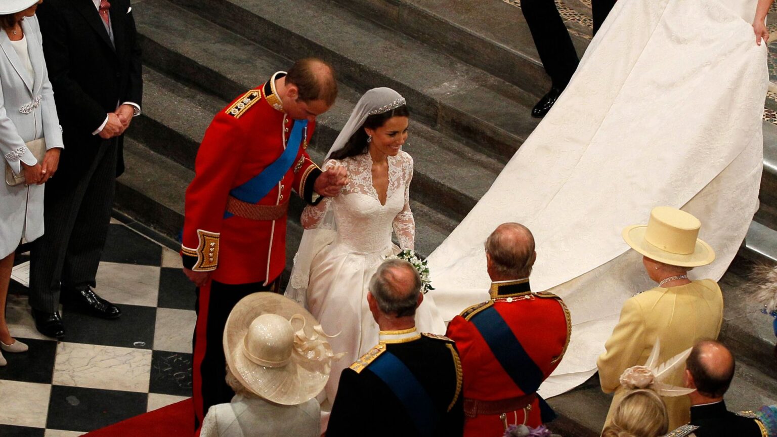 Countess Reveals the Secret Etiquette for Meeting a Royal Princess Kate curtsying