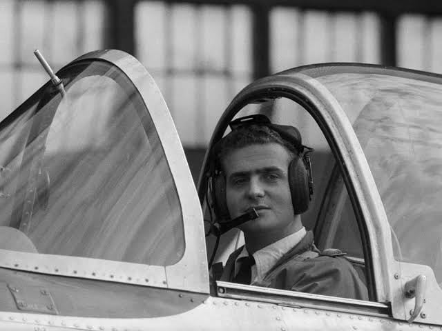 King Juan Carlos I at the Academia General del Aire. King Juan Carlos I at the Academia General del Aire.
