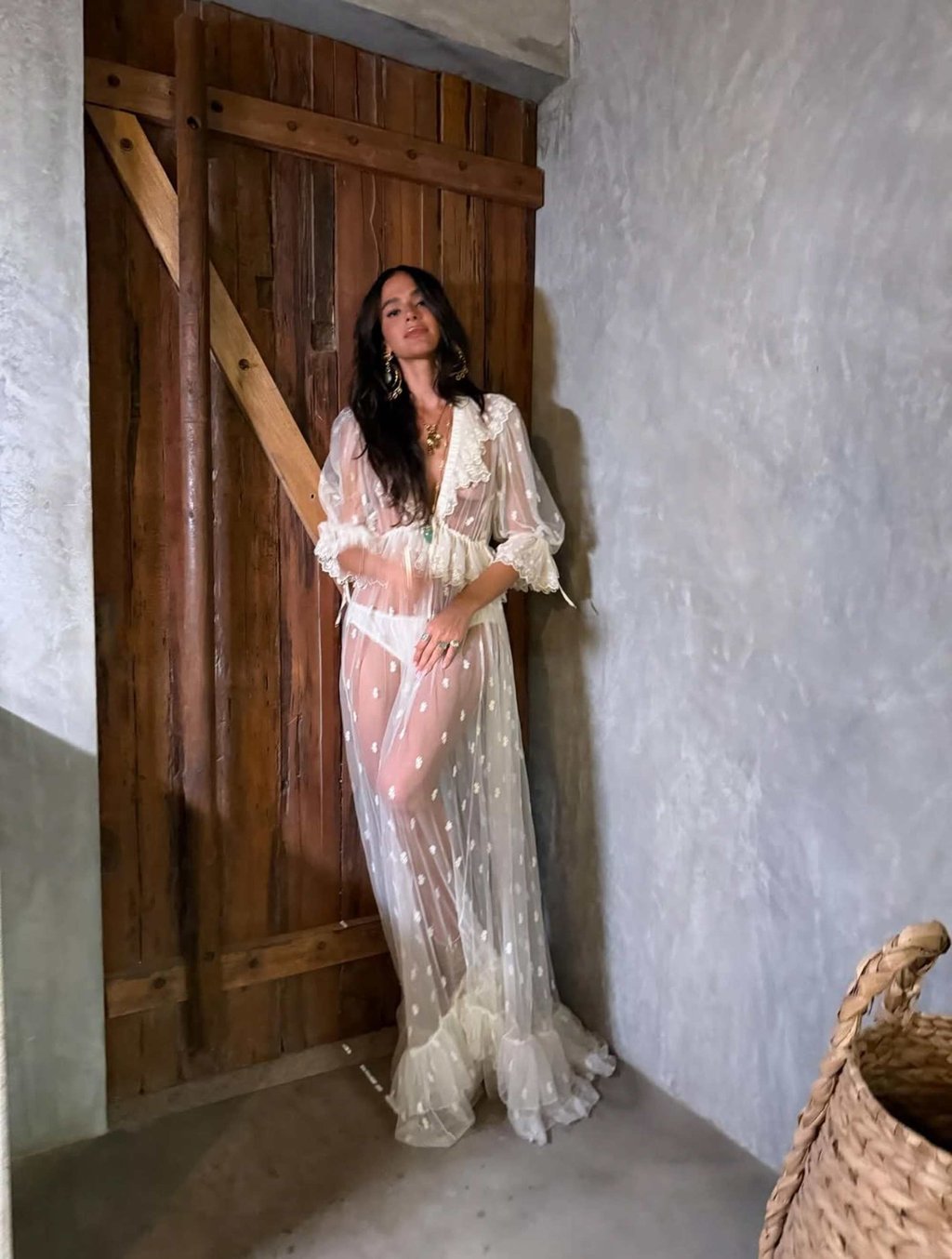 Bruna Marquezine wished her instagram followers a Happy New Year with snaps of her posing in a sheer white dress. Photo: @brunamarquezine/Instagram