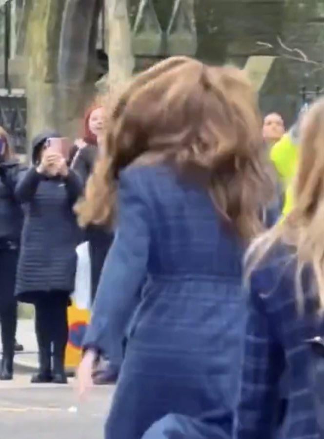 Kate’s massive hair while running 😍