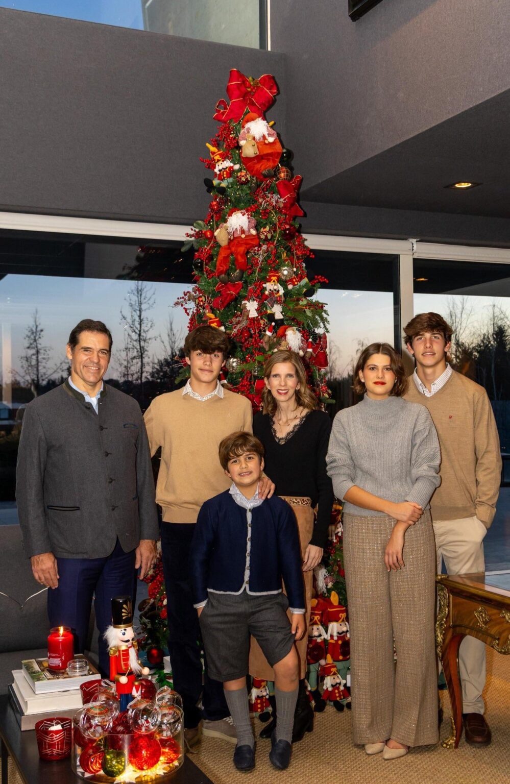 Louis de Bourbon shares family holiday photo, ‘My wife, Princess Marie-Marguerite, and my children join me in wishing that 2026 will be a year of peace and harmony for us and our dear country’