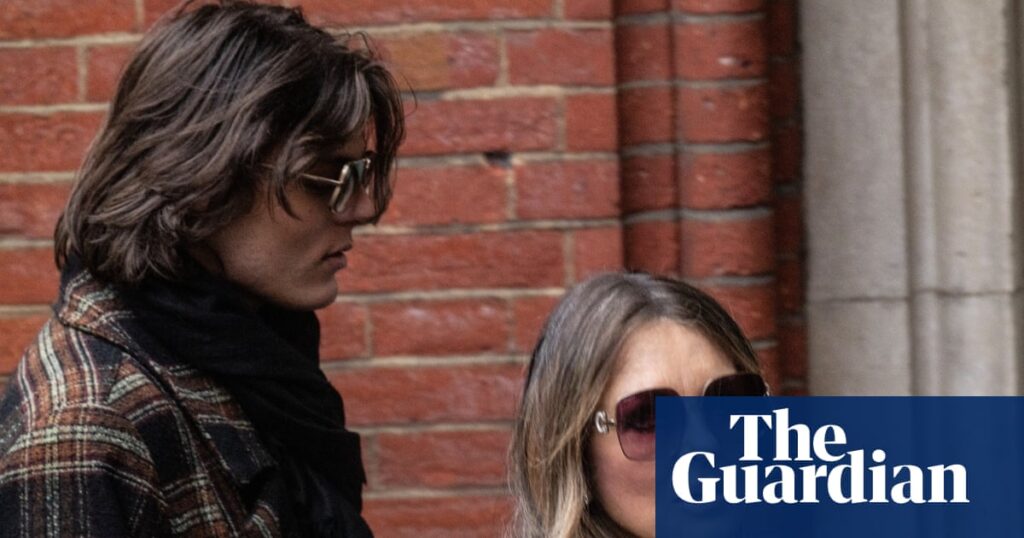 Liz Hurley accuses Daily Mail publisher of bugging windowsill | Daily Mail Liz Hurley accuses Daily Mail publisher of bugging windowsill | Daily Mail