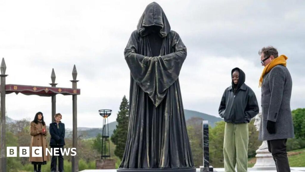 The Traitors and The Masked Singer prop maker’s “thrill” A giant cloaked chess piece with celebrities looking on on The Celebrity Traitors