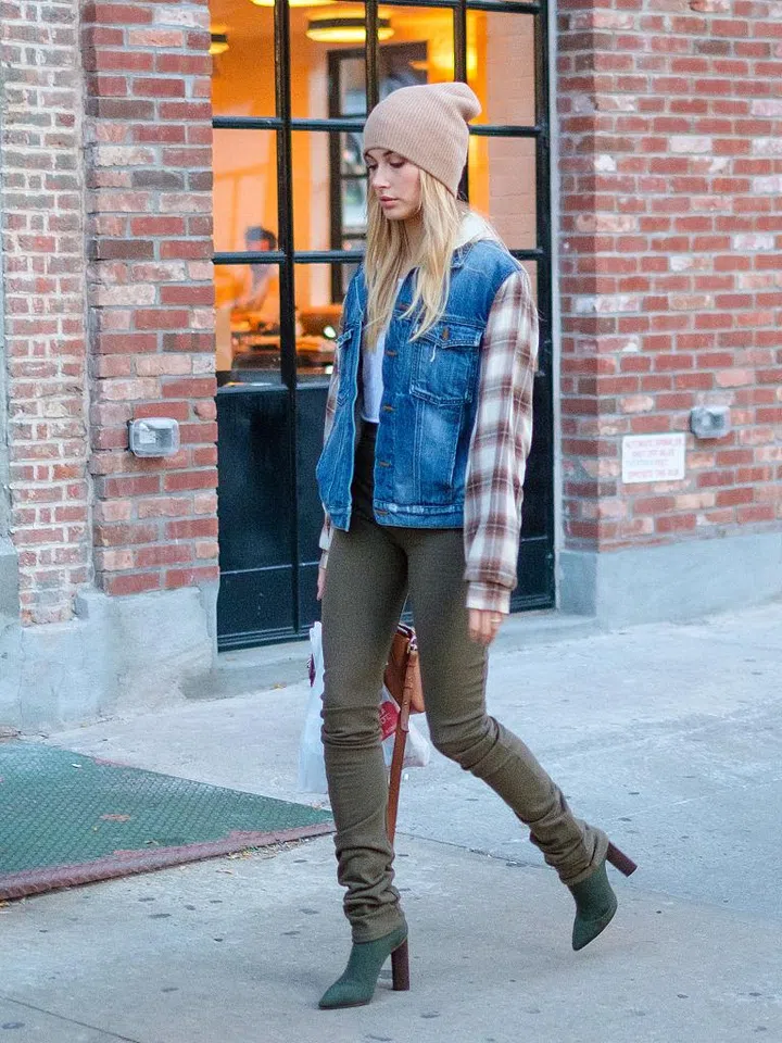 NEW YORK, NY - NOVEMBER 08: Hailey Baldwin is seen on November 08, 2016 in New York City.  (Photo by Gardiner Anderson/Bauer-Griffin/GC Images)