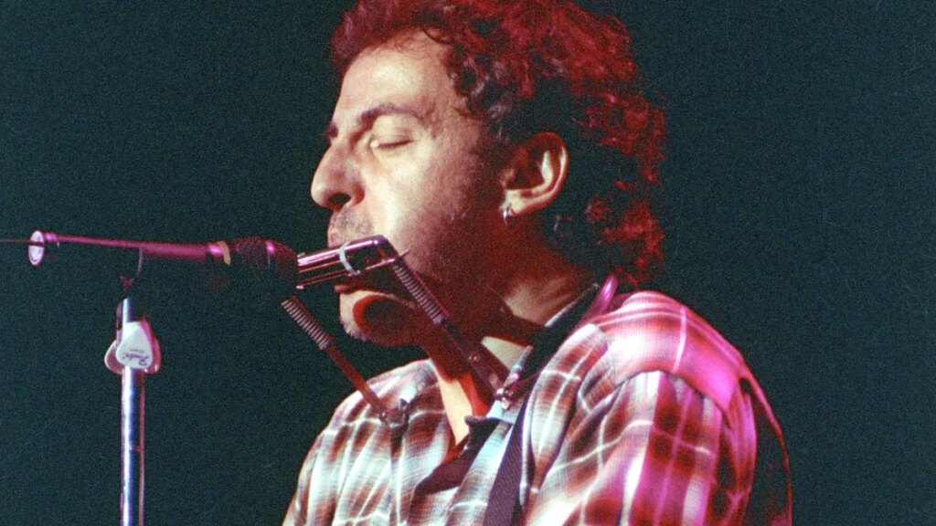 Problem-filled, yet popular airline attracted celebrities before license was revoked