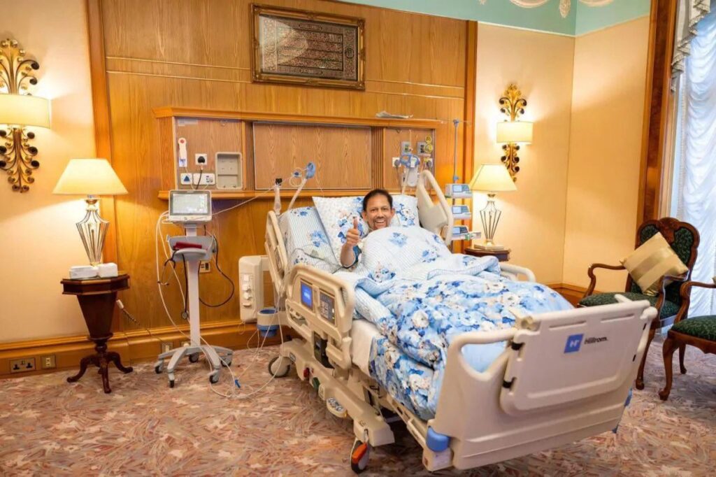 The Sultan of Brunei had a knee replacement a few days ago, peep his lux hospital room 👀