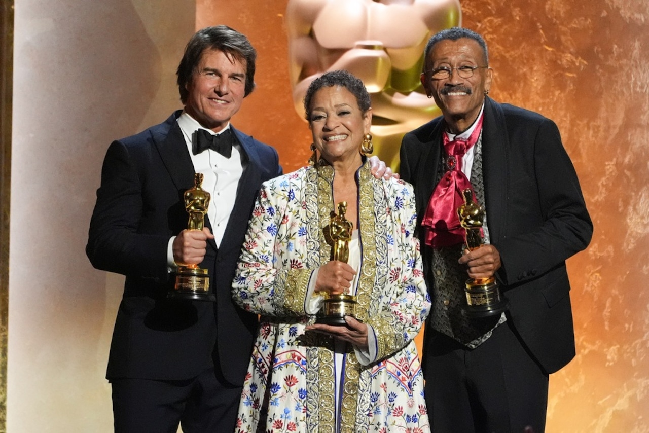 Tom Cruise, from left, Debbie Allen, and Wynn Thomas