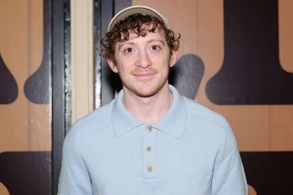 Ethan Slater (aka a cheater) gives a surprisingly good parenting take “I try not to tell stories about my son because I want to let him meet the world and let the world meet him on his own terms. So I don’t tell stories or anecdotes.” Ethan Slater (aka a cheater) gives a surprisingly good parenting take “I try not to tell stories about my son because I want to let him meet the world and let the world meet him on his own terms. So I don't tell stories or anecdotes."