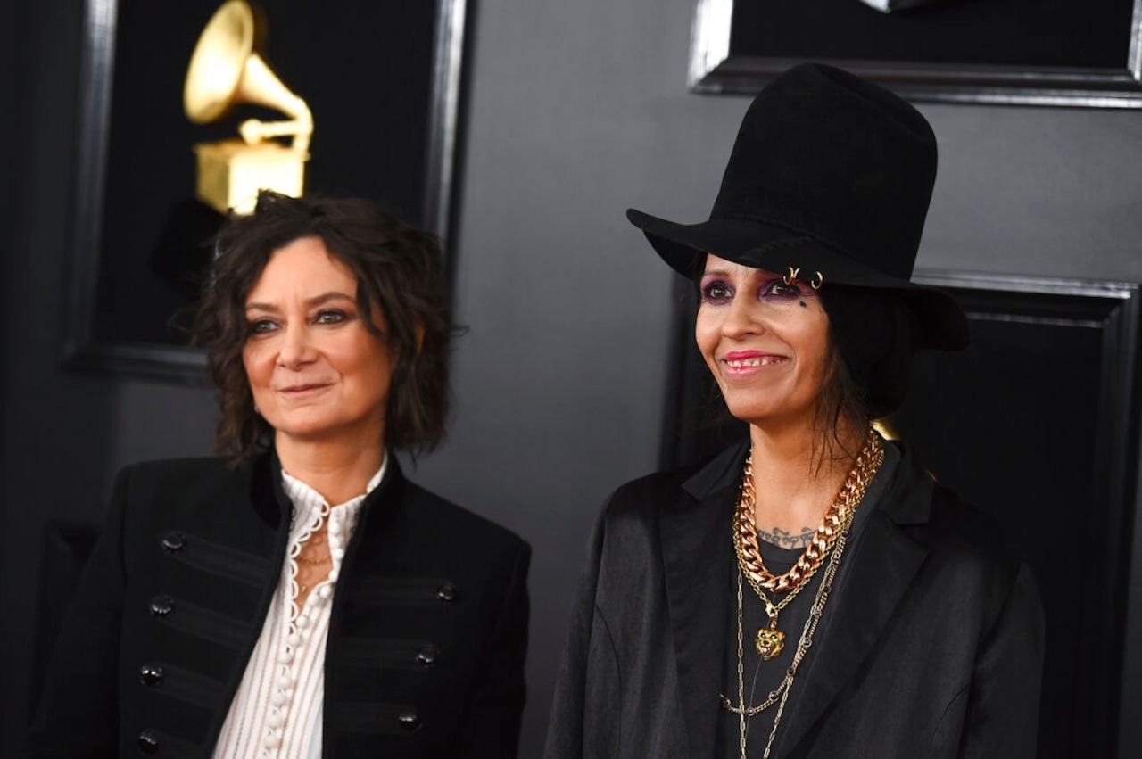 Sara Gilbert, Linda Perry