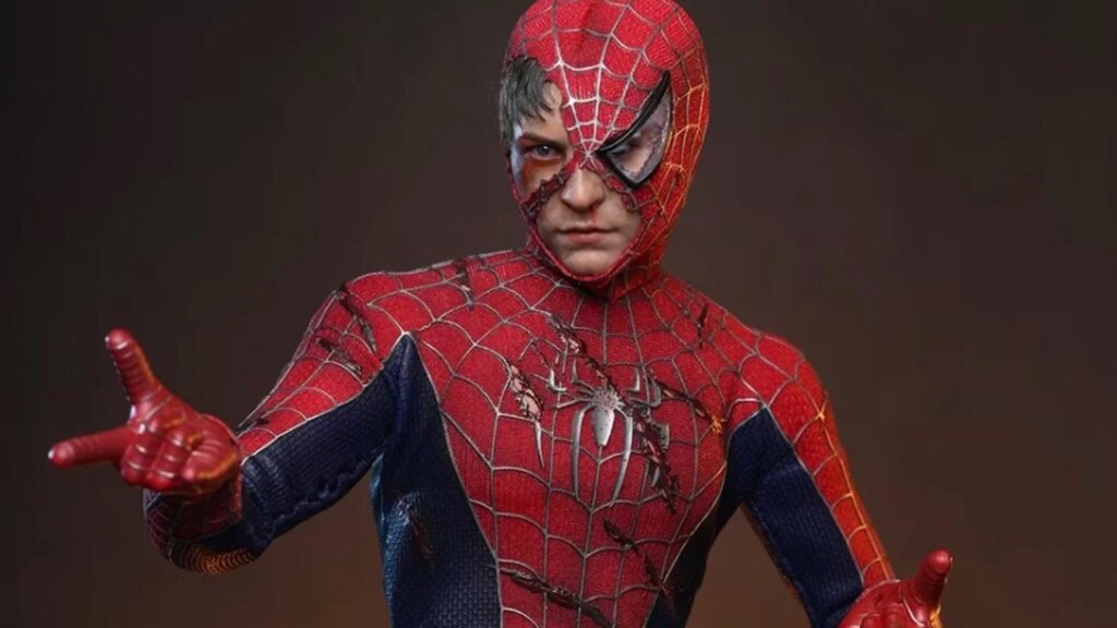 Hot Toys Reveals New Battle Damaged Spider-Man 1/6 Figure From SPIDER-MAN (2002) — GeekTyrant