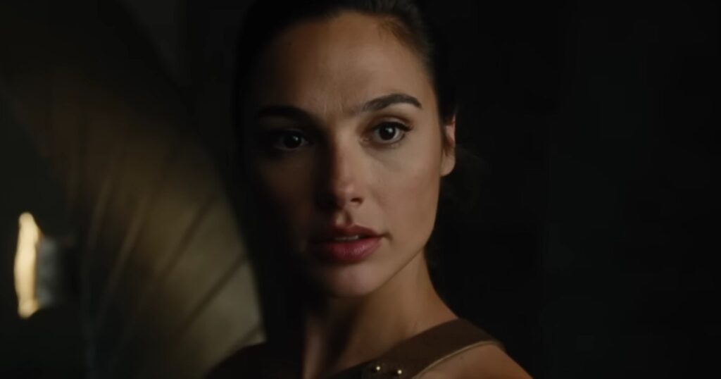 Gal Gadot’s Wonder Woman Returns in New Video Shot on Phone Gal Gadot’s Wonder Woman Returns in New Video Shot on Phone