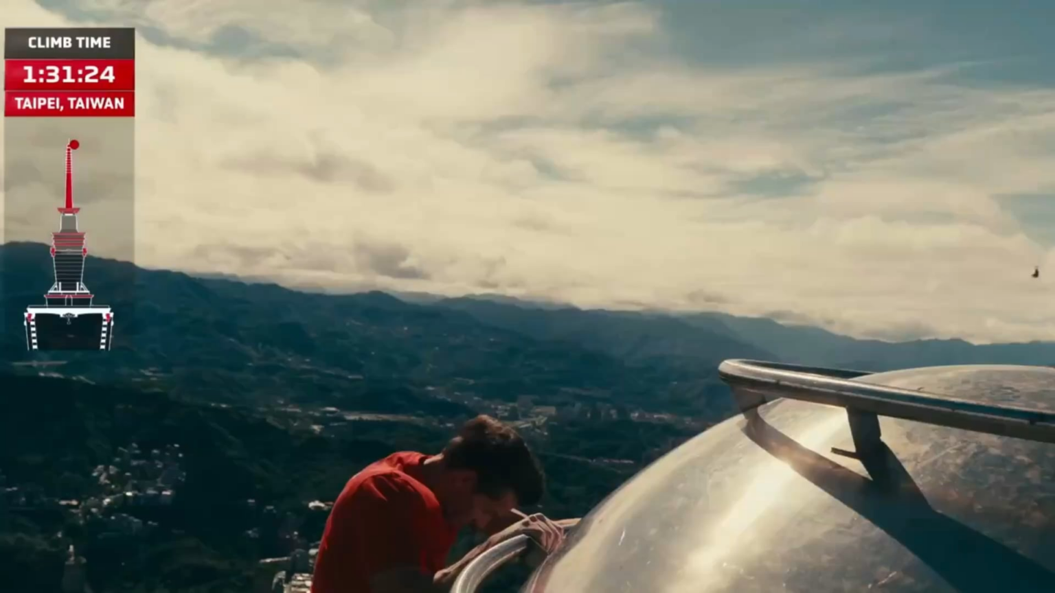 ‪Climber Alex Honnold has free solo climbed the Taipei 101 (a 101-story building in Taiwan) without ropes or safety nets. He completed the climb in 1 hour and 31 minutes, taking a selfie at the top‬
