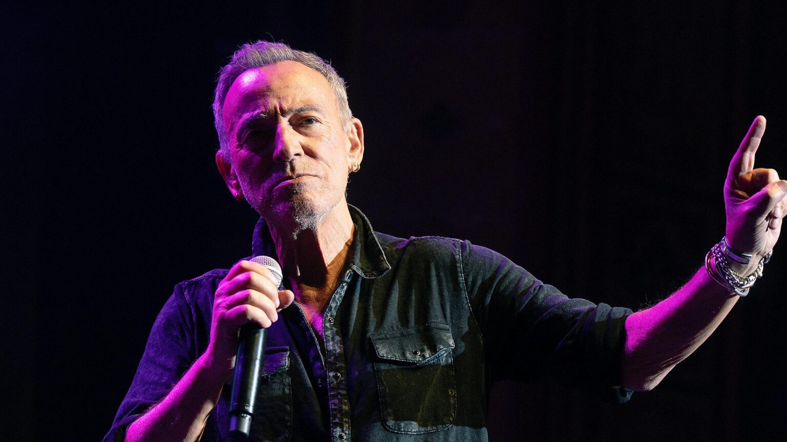 Springsteen's 'Streets of Minneapolis' No. 1 on iTunes in 19 countries