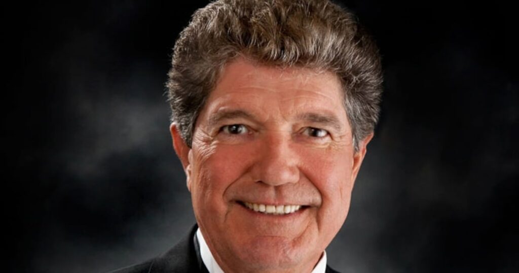 FBI Investigating the Suspicious Death of the Colts’ Billionaire Owner - The Daily Beast