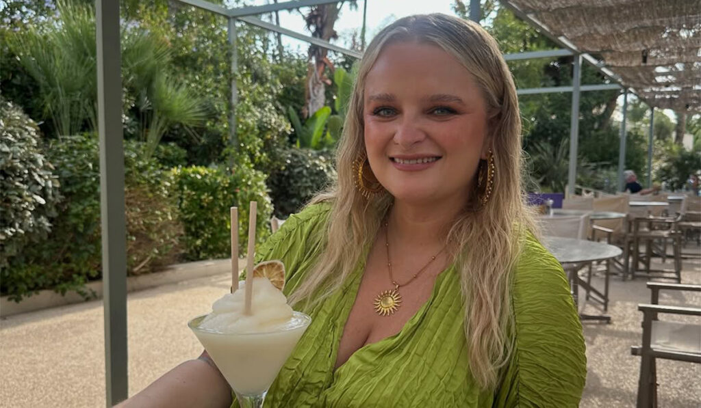 Female stars who fell in love with other women later in life Late-blooming lesbians: Famous women who found out it's never too late to fall in love with another woman