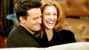 Matthew Perry and Julia Roberts in the 'Friends' Super Bowl Episode