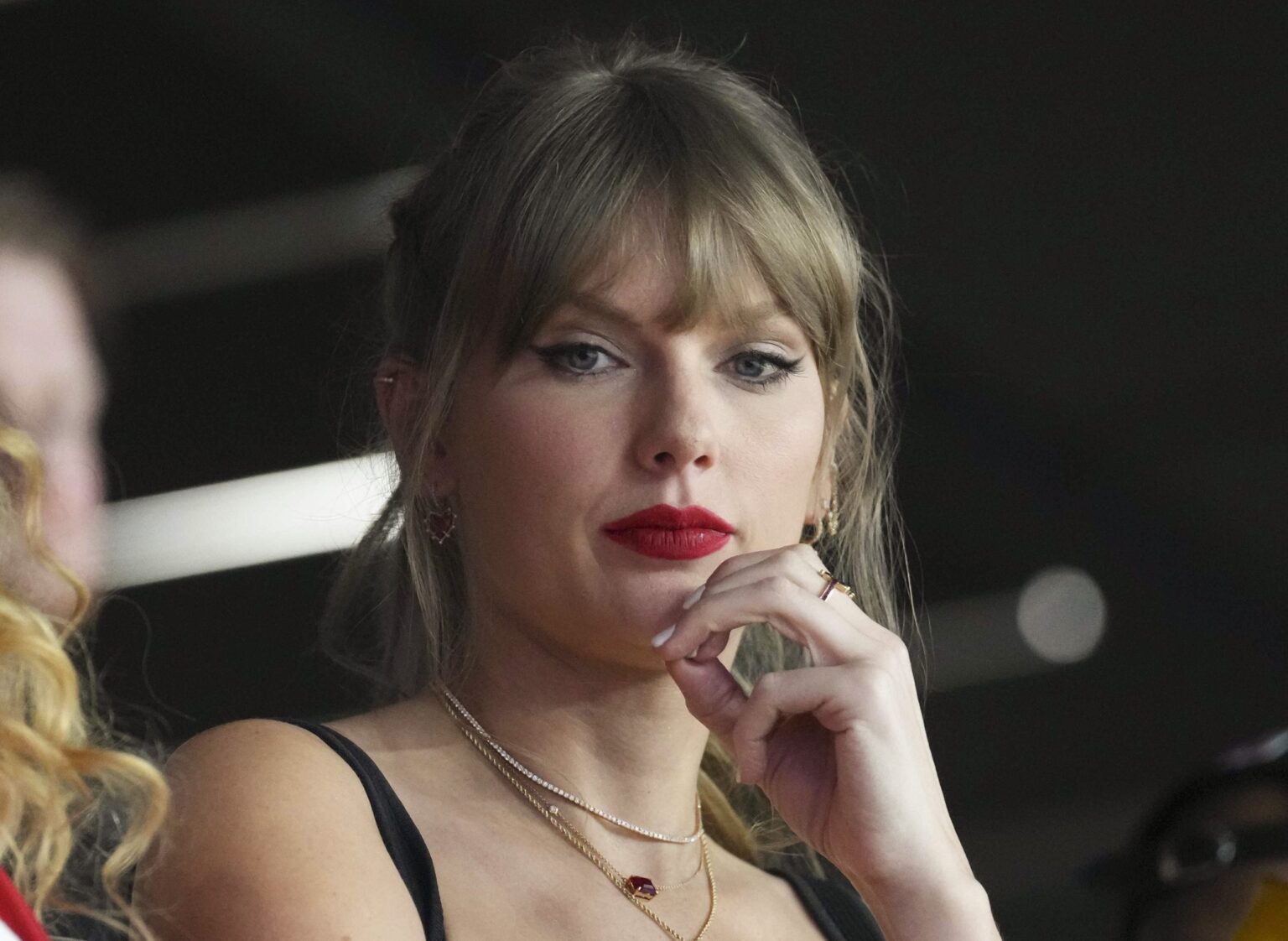 World reacts to horrible Taylor Swift news