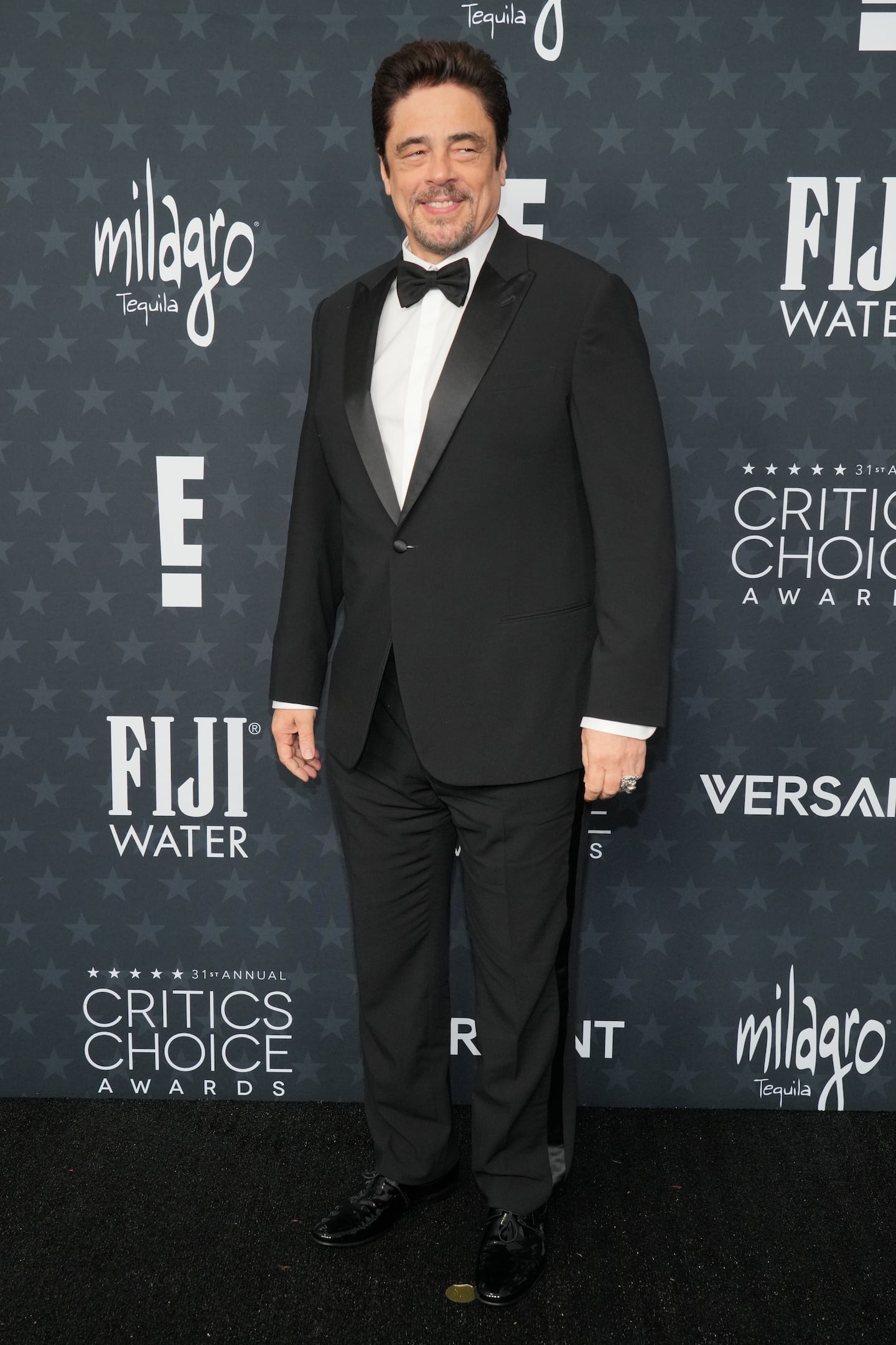 Benicio del Toro arrived at the 31st Annual Critics Choice Awards on Sunday at The Barker Hanger in Santa Monica, Calif.