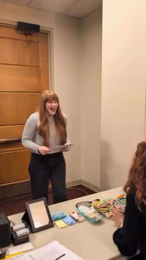 Bryce Dallas Howard goes into “fangirl mood” meeting Rachelle Lefevre (they both played Victoria in the Twilight Saga movies)