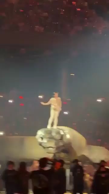 Taiwanese icon Jolin Tsai rides a massive 30m mechanical anaconda during her 2026 Taipei tour at the Taipei Dome. Taiwanese icon Jolin Tsai rides a massive 30m mechanical anaconda during her 2026 Taipei tour at the Taipei Dome.