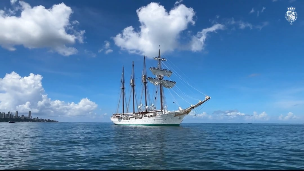 A hot day! The Princess of Asturias hoisting her sails before the ship's first port of call after crossing the Atlantic Ocean (22 days at sea). February 13, 2025.