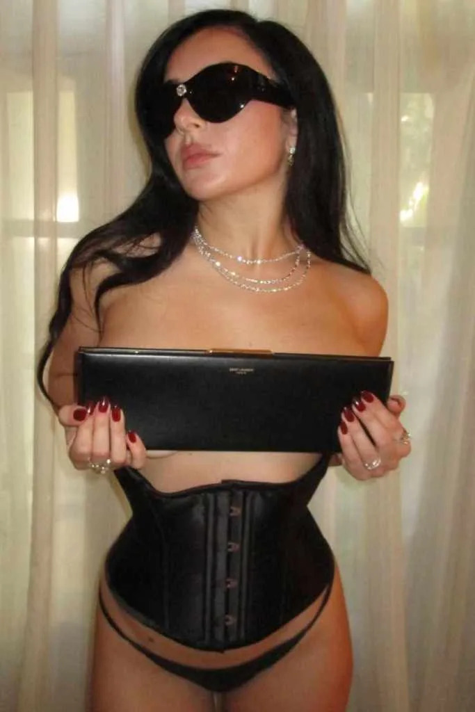 Photo Credit: @<a href="https://www.instagram.com/charli_xcx/#" rel="nofollow noopener" target="_blank" data-ylk="slk:charli_xcx;elm:context_link;itc:0;sec:content-canvas" class="link ">charli_xcx</a>/Instagram