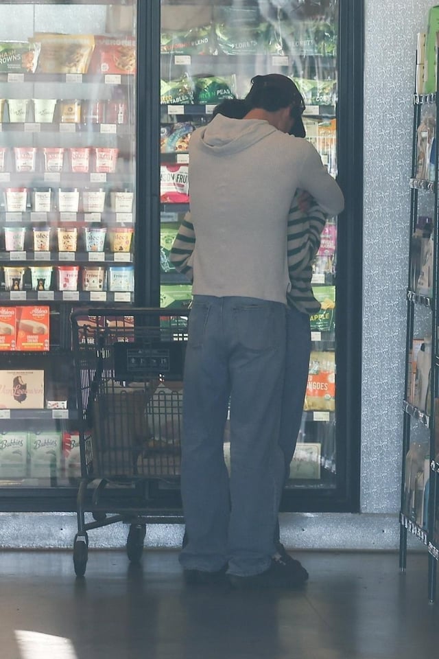 shawn mendes & bruna marquezine photographed yesterday in Los Angeles