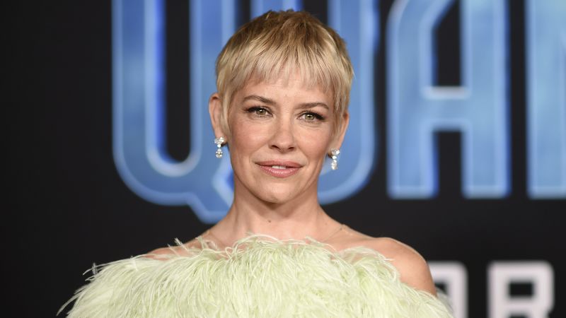 Evangeline Lilly says she has brain damage after hitting her head on rock Evangeline Lilly says she has brain damage after hitting her head on rock