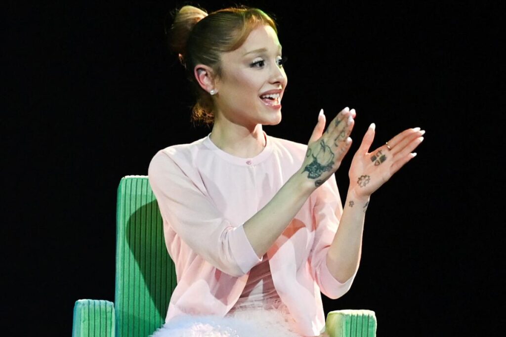 Ariana Grande trolls Vogue for Photoshop fail Ariana Grande trolls Vogue for Photoshop fail