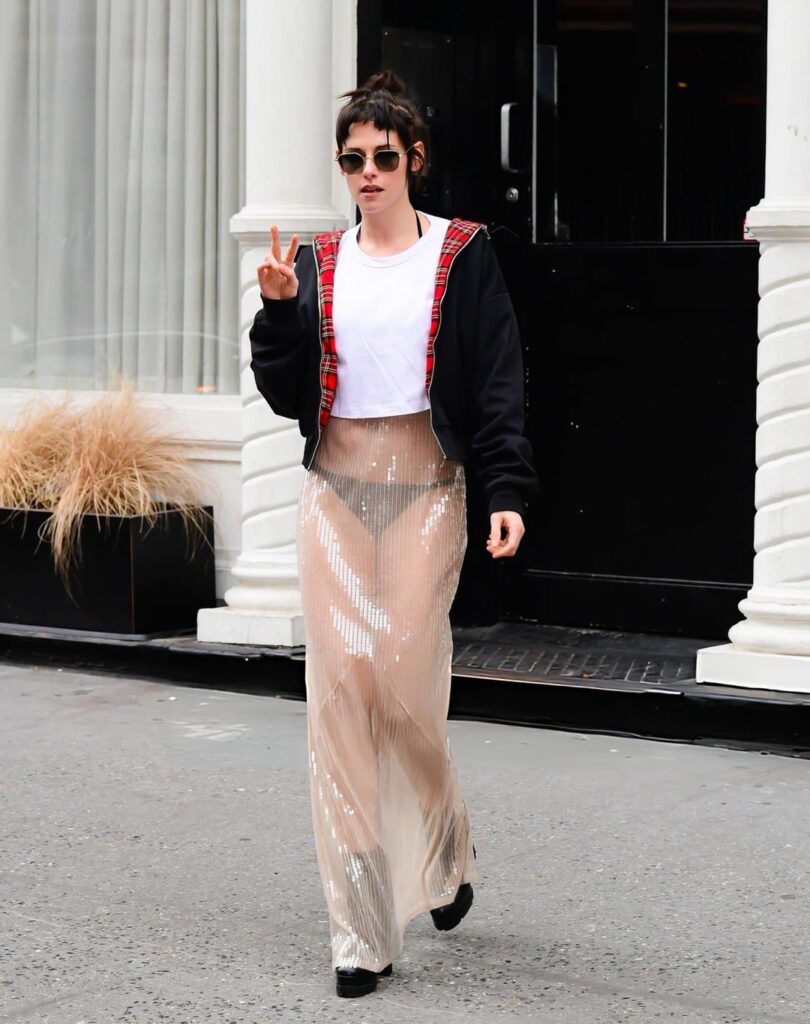 Kristen Stewart spotted leaving her hotel today in New York City. (January 5, 2026)