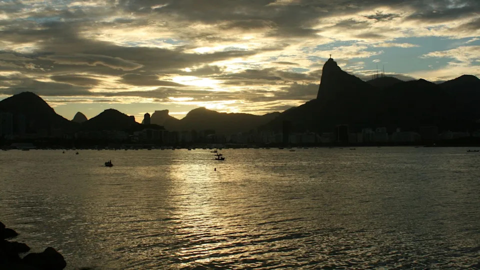 Rio de Janeiro at sunset. Credit: Lima Andruška, CC BY-SA 2.0, via Wikimedia Commons.