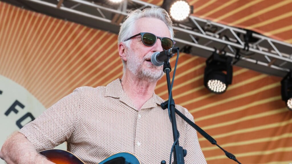 Billy Bragg’s New Song “City of Heroes” Supports Minneapolis Protesters Billy Bragg's New Song "City of Heroes" Supports Minneapolis Protesters