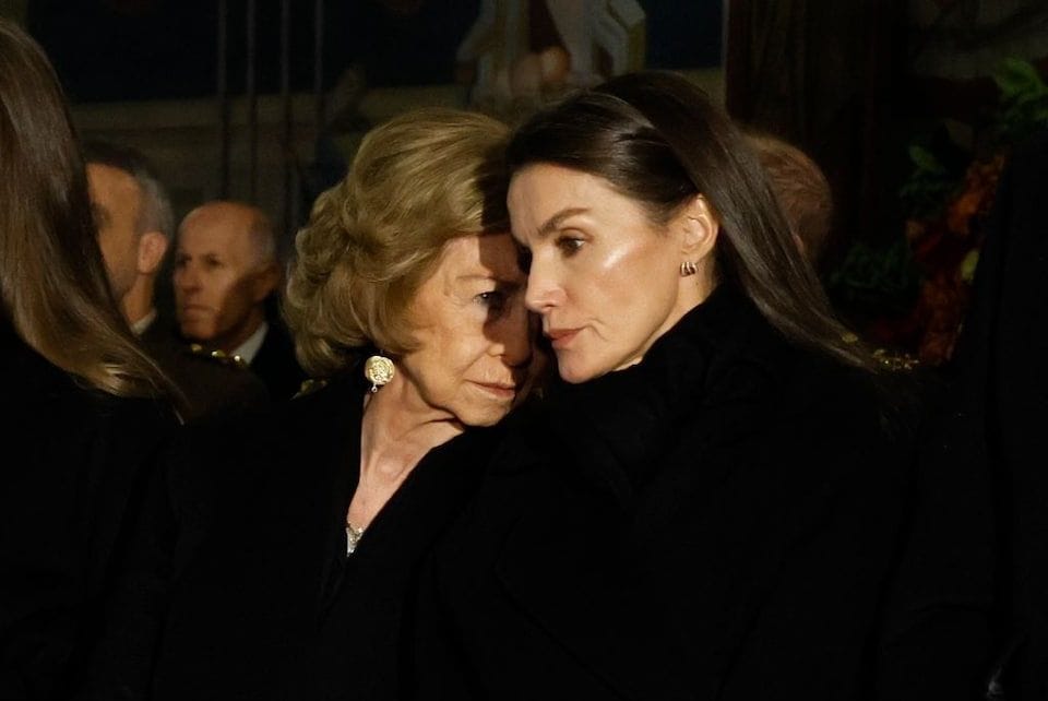 Queen Sofia, accompanied by Queen Letizia, was solemnly in mourning at the memorial service for Irene of Greece.
