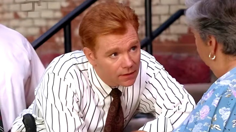 Det. John Kelly (David Caruso) talks to witness in NYPD: Blue