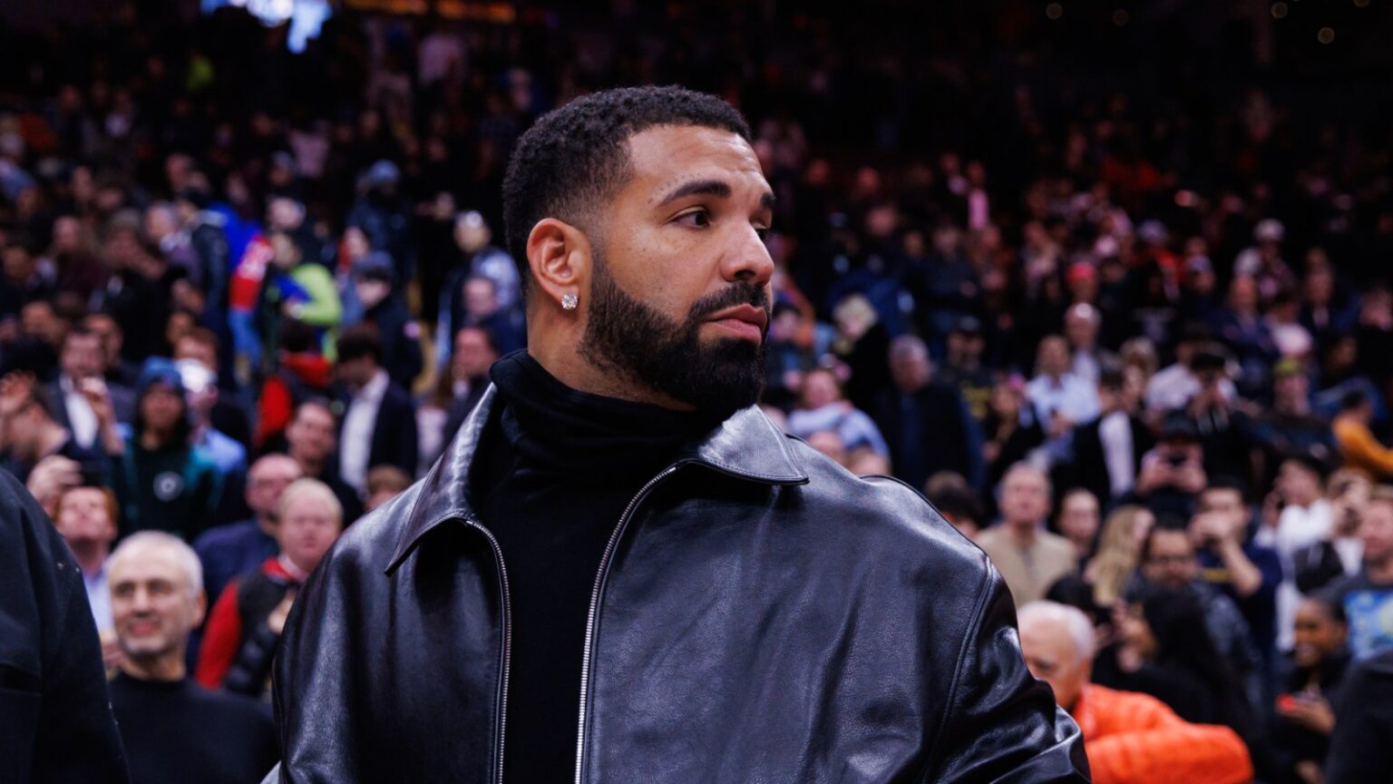 Drake Used Online Casino Money for Artificial Streams, Lawsuit Claims Drake Used Online Casino Money for Artificial Streams, Lawsuit Claims