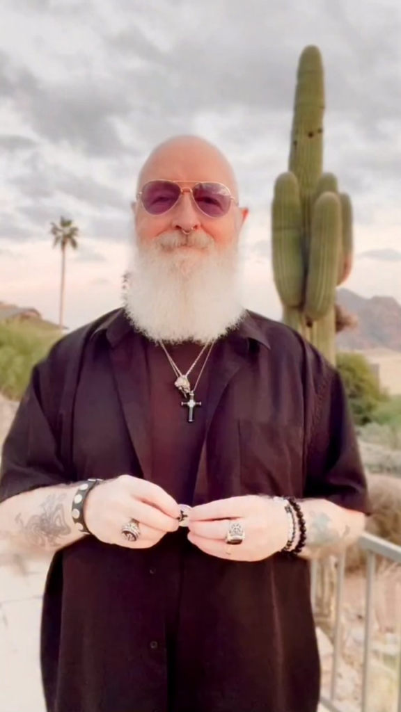 Rob Halford of Judas Priest celebrates 40 years of sobriety with a video message “One day at a time” Rob Halford of Judas Priest celebrates 40 years of sobriety with a video message "One day at a time"