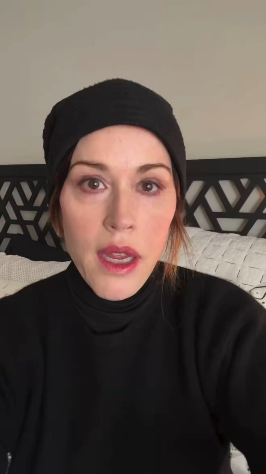 Actress Molly Ringwald goes on rant against ICE!!