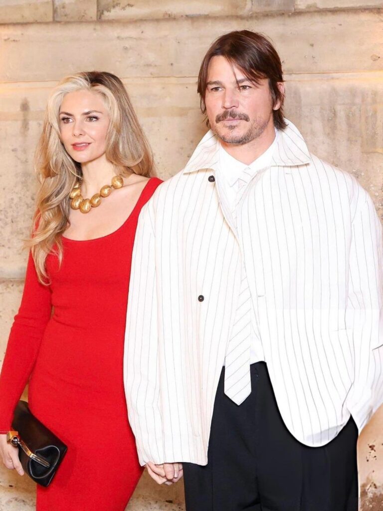 Josh Hartnett & wife Tamsin Egerton attended the Jacquemus FW26 show during Paris Fashion Week. (January 25, 2026)