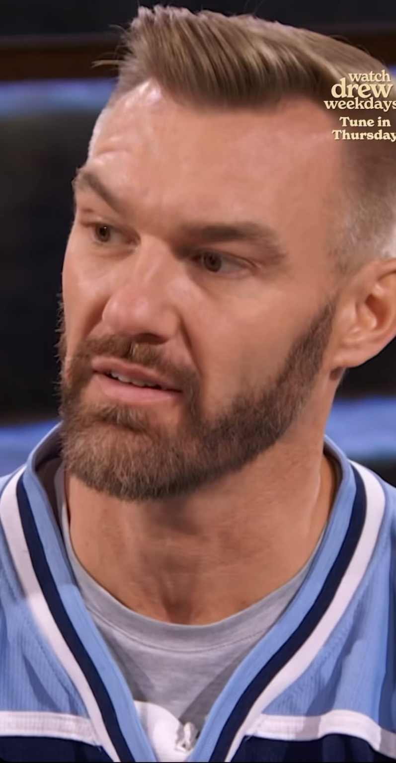Gay hockey player Jesse Kortuem talks about being inspired by Heated Rivalry to publicly share his story and receives video message from Hudson Williams