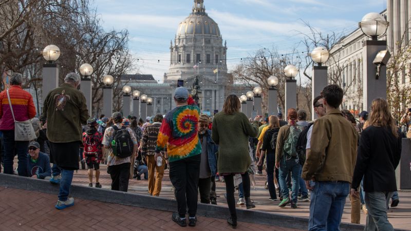 Bob Weir remembered: Thousands celebrate the Grateful Dead guitarist at memorial in San Francisco Bob Weir remembered: Thousands celebrate the Grateful Dead guitarist at memorial in San Francisco