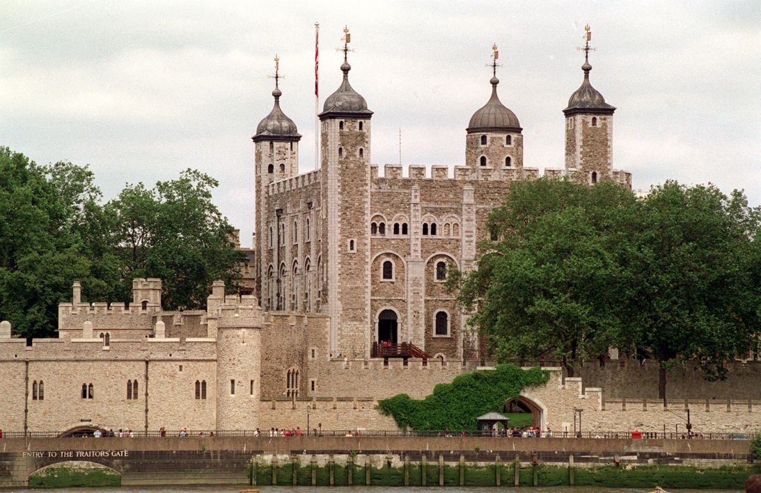Carrin and Paul met at the the Tower of London, the turreted fortress that has sat on London's river bank for over 900 years. The couple were so focused on each other that they don't remember much about the landmark.