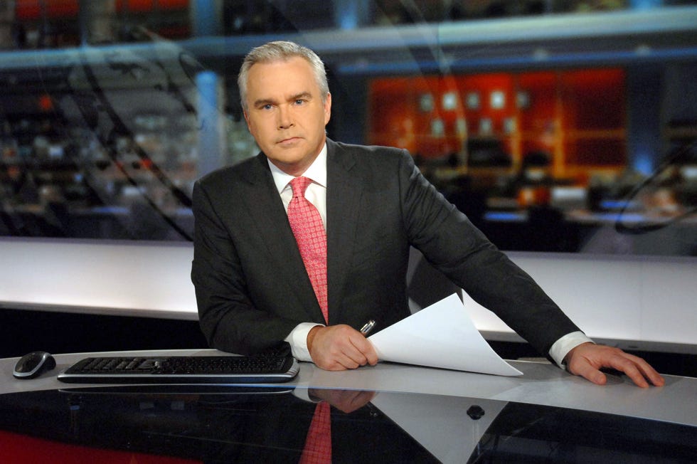 huw edwards in n9 news studio for the ten o clock news