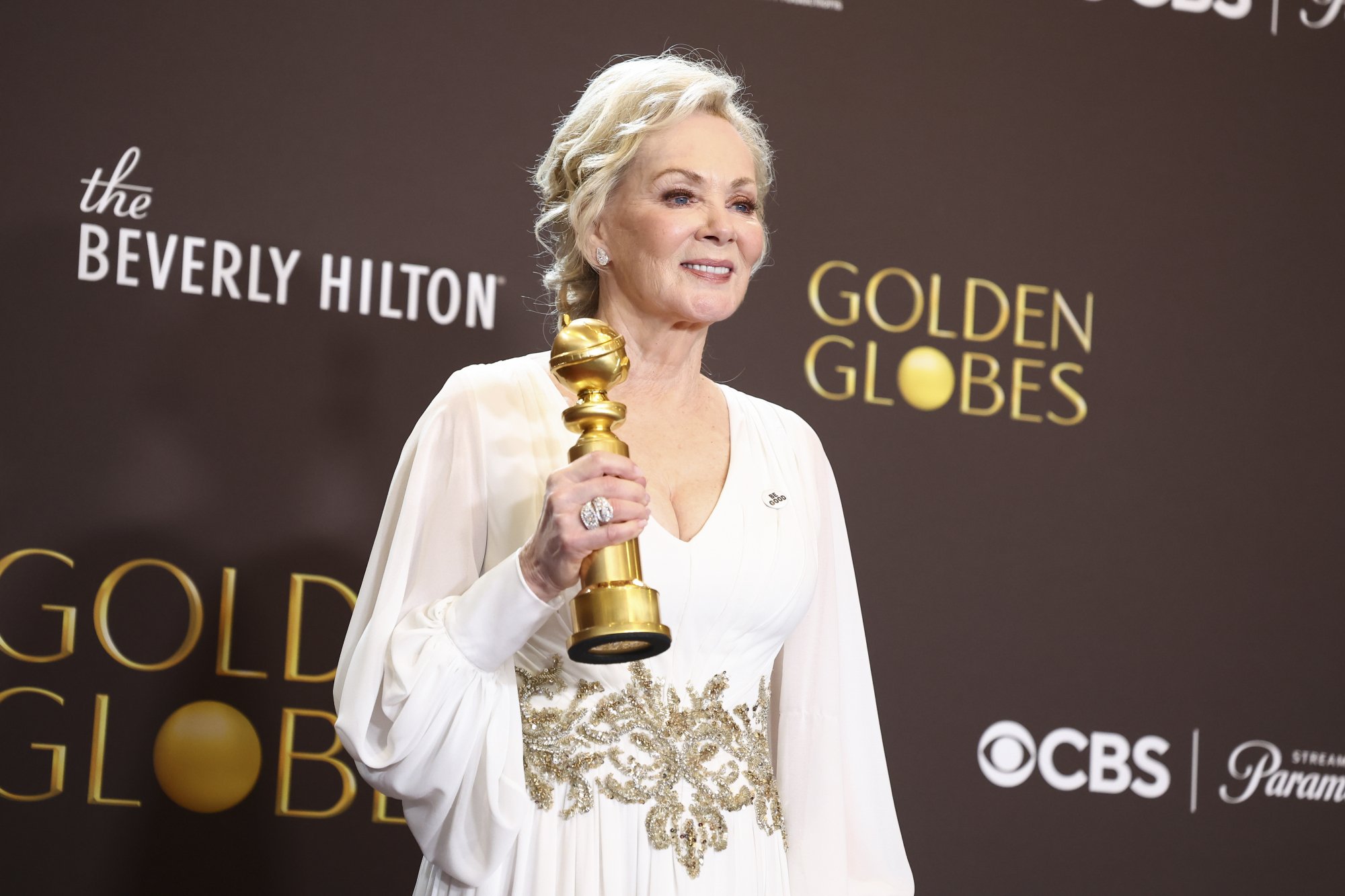 Jean Smart poses for a photo holding a Golden Globe.